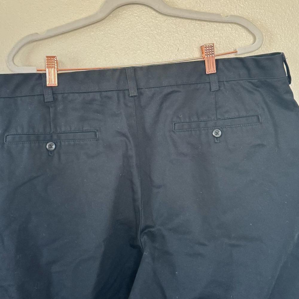 2 FOR $20 Van Heusen Men’s Black Slim Pants StretchChino Trousers Cotton 42 X 30 - Picture 6 of 8